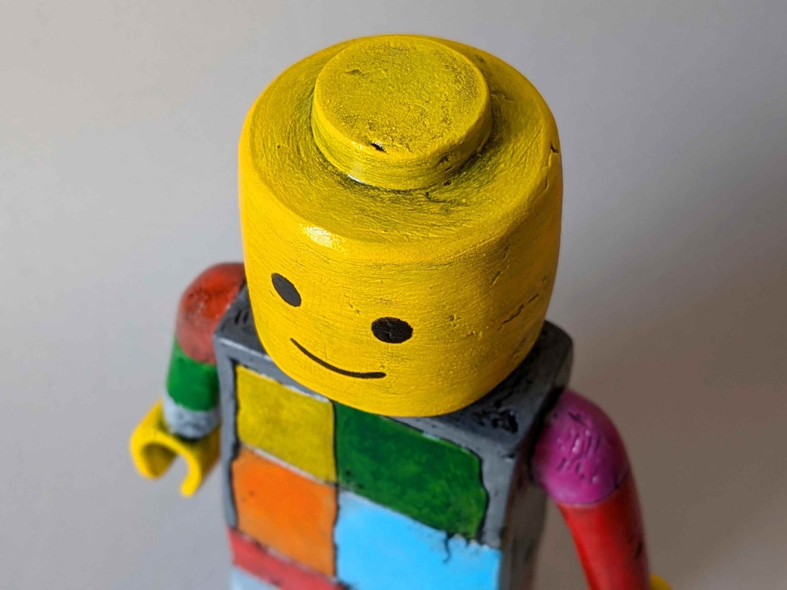 brick-blocker-lego-tribute-sculpture-lego-guy-homage-06