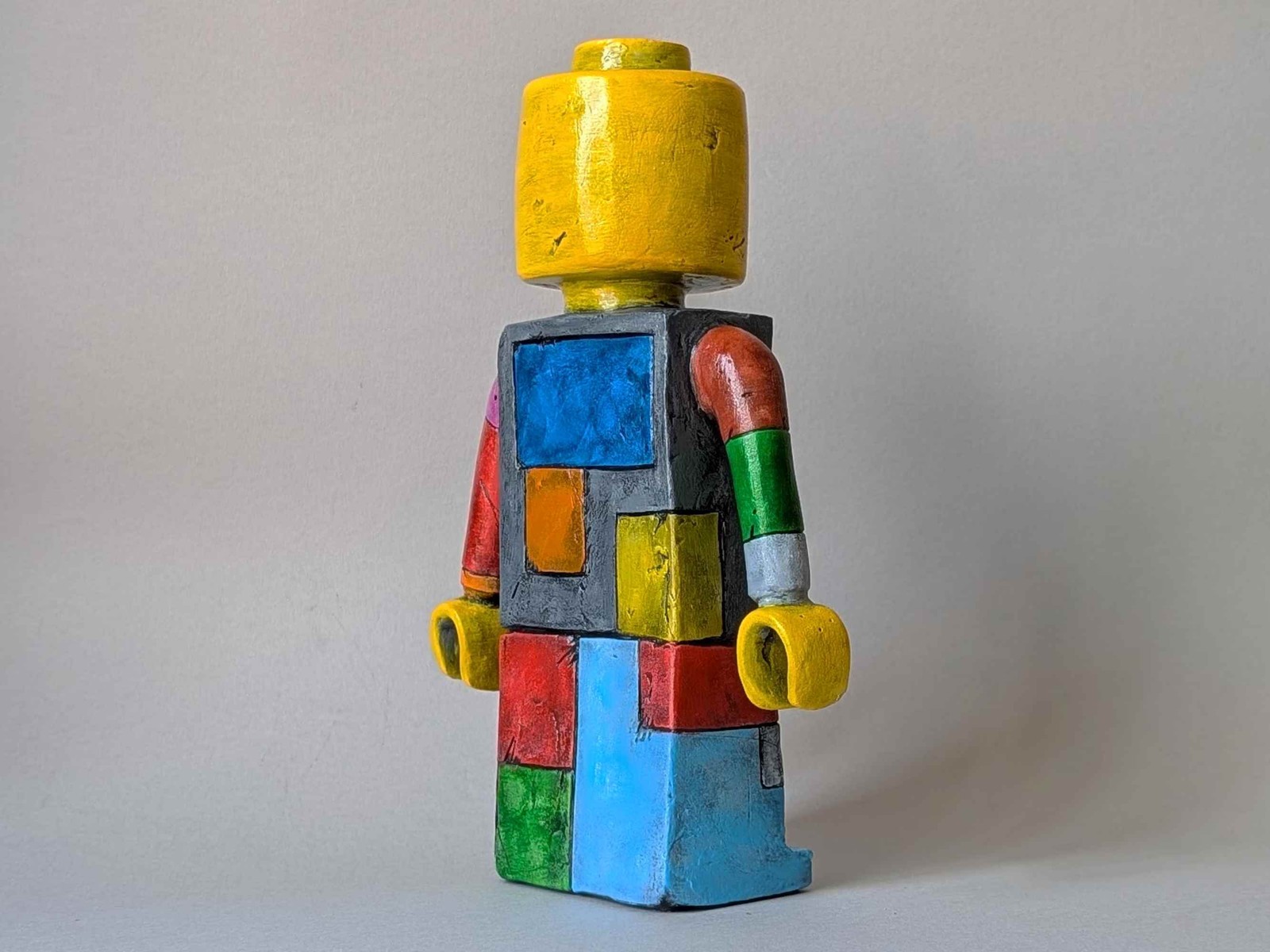 brick-blocker-lego-tribute-sculpture-lego-guy-homage-04