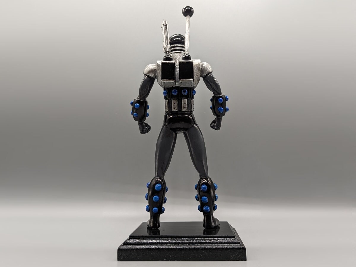 whovian-sentinel-dalek-inspired-robot-statue-sculpture-08