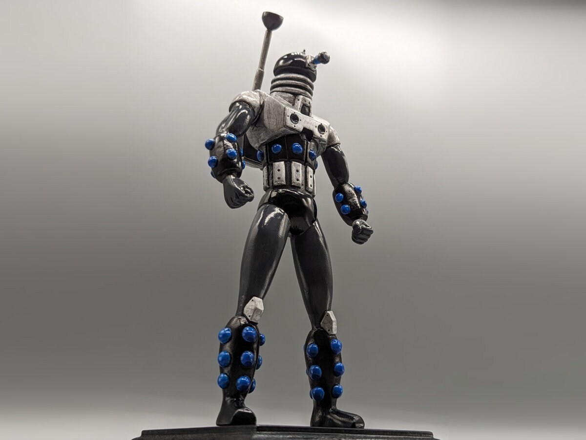 whovian-sentinel-dalek-inspired-robot-statue-sculpture-07