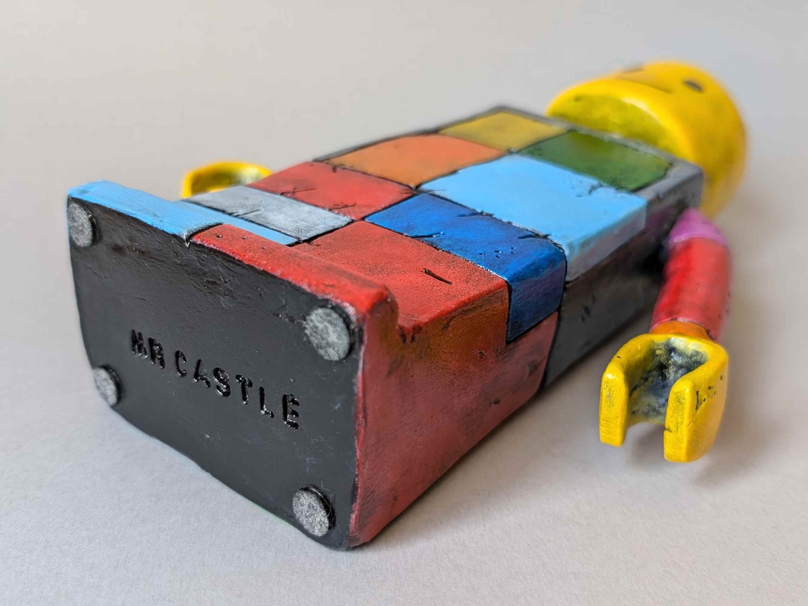 brick-blocker-lego-tribute-sculpture-lego-guy-homage-10