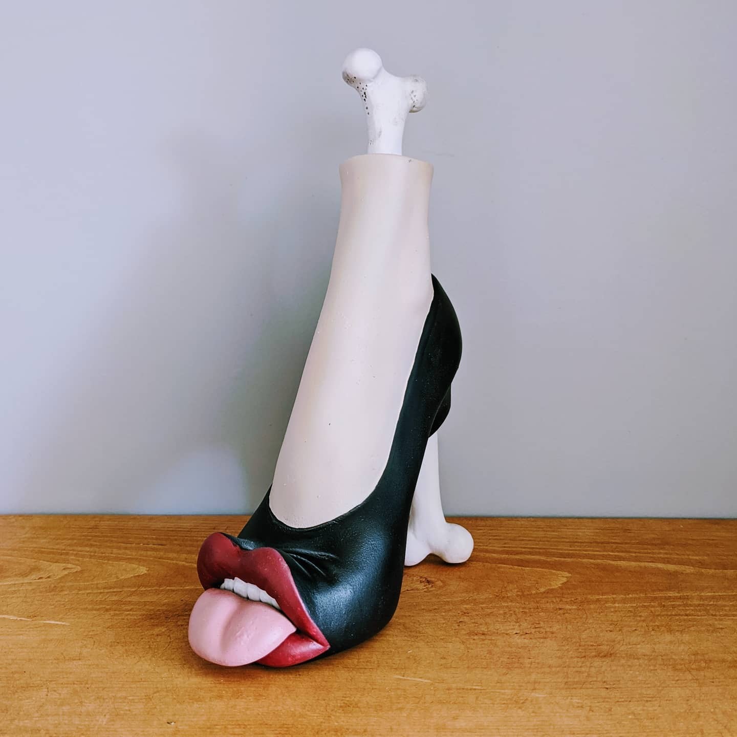 lady-high-heels-statue-sculpture-01