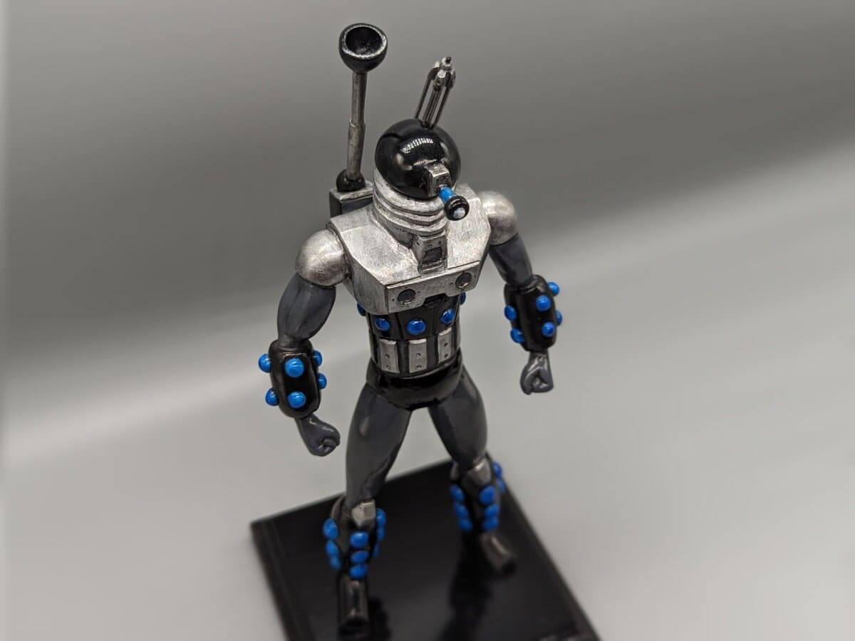 whovian-sentinel-dalek-inspired-robot-statue-sculpture-03