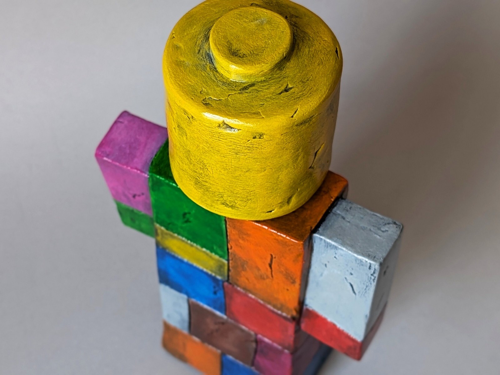 brick-blocker-lego-tribute-sculpture-lego-guy-homage-2-08