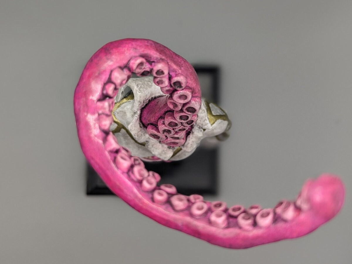 kintsugi-kraken-resilience-in-broken-beauty-statue-sculpture-05