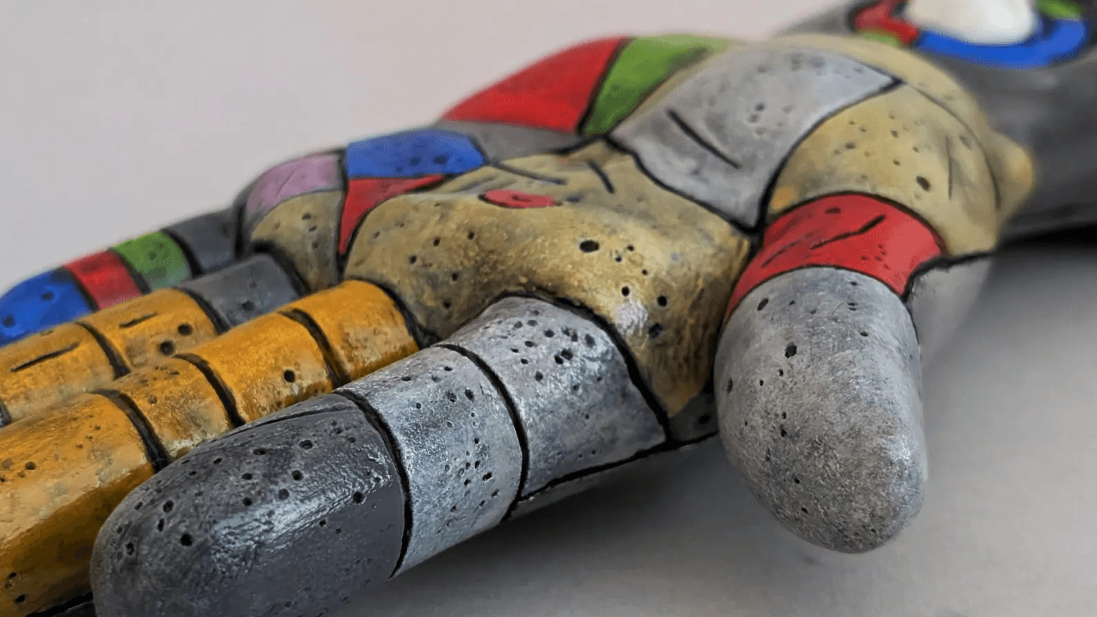 brutalist-hand-02-004